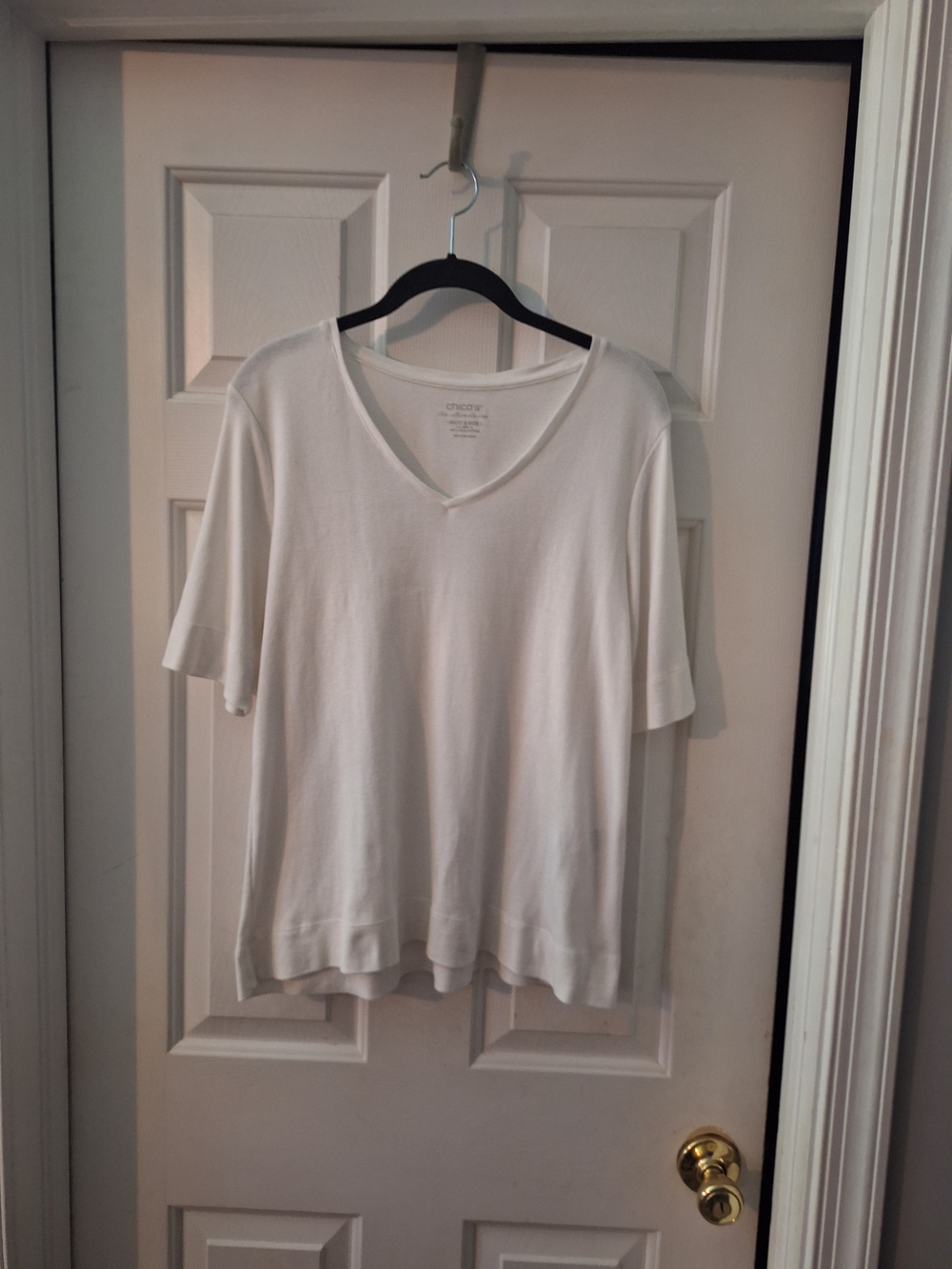 Chico's White V-Neck Short Sleeve Tee Size 2